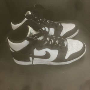 Nike Dunks Mid. Oreo